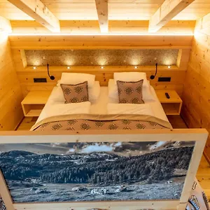 https://madlhof.saalbachhinterglemmhotels.com